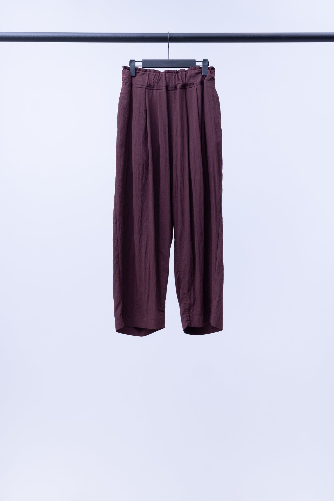 ビスコースナイロン・ライトタイプライター タックパンツ / 24 Marron［size M］