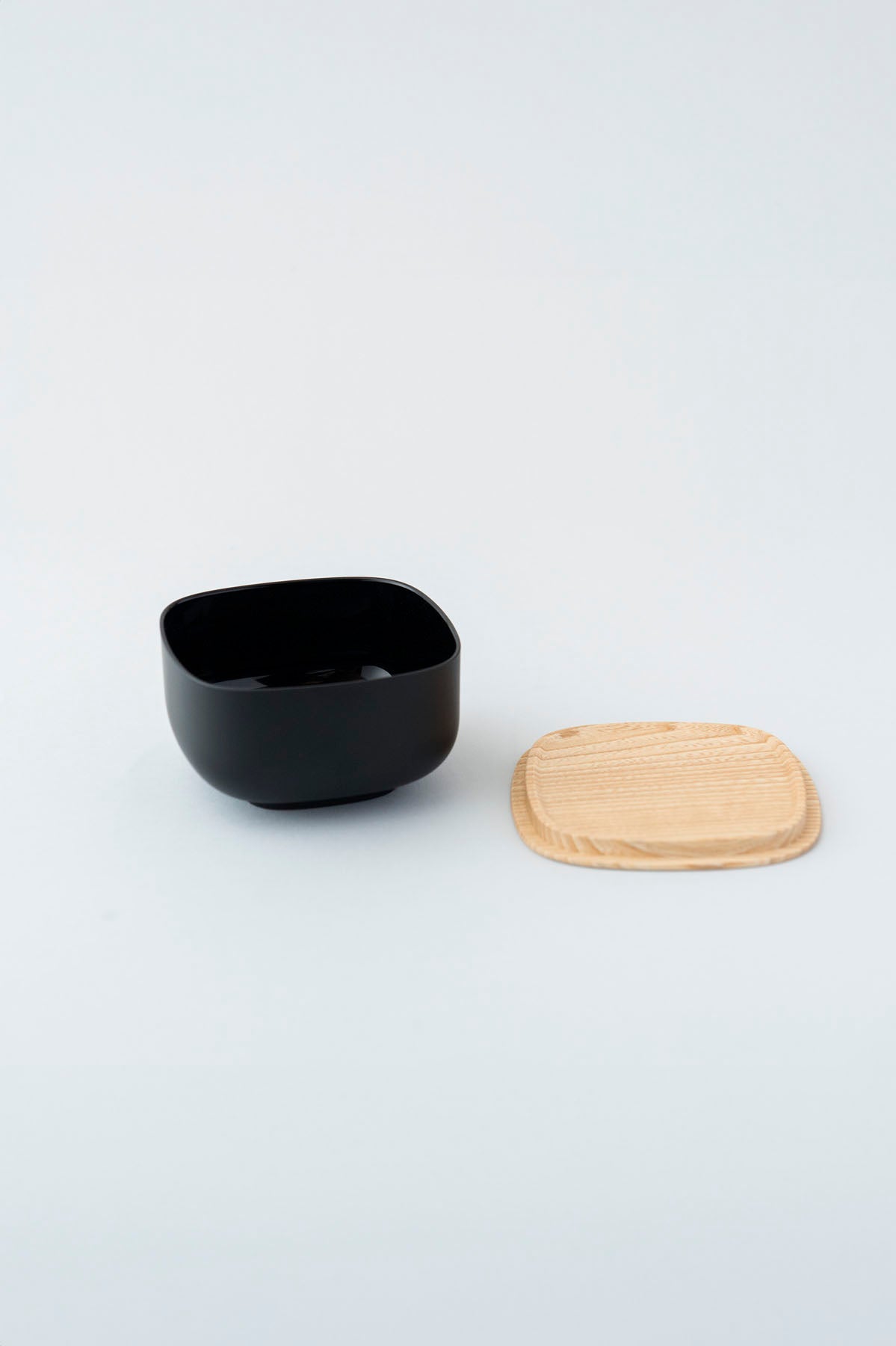STORE Small Oval / Black