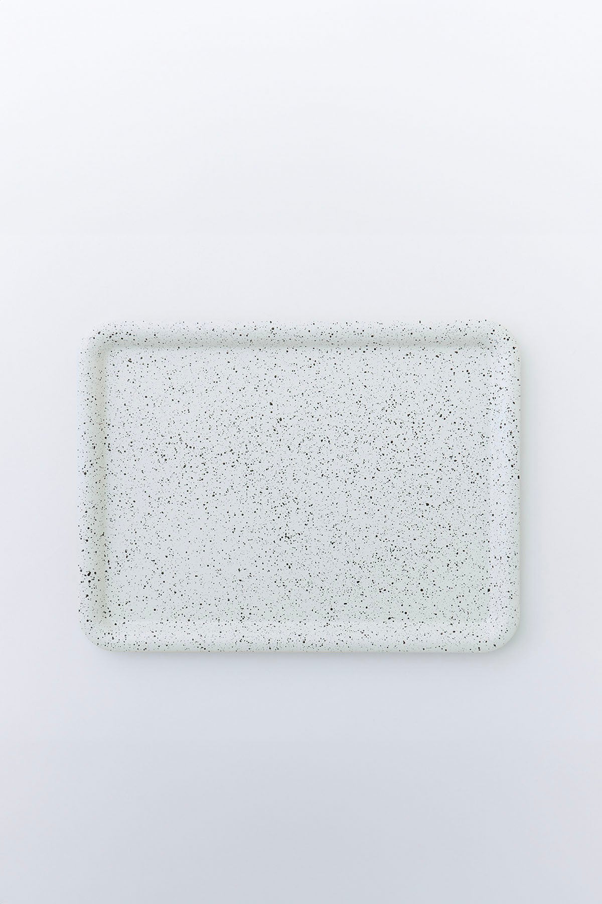 PLACE 02／ A4 Tray Off White B（dripping 1 color）