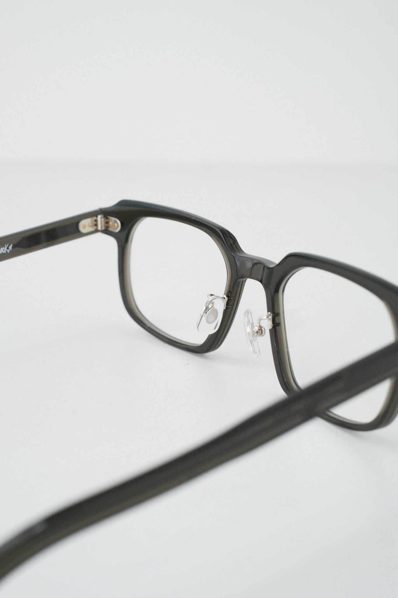 VECTOR 001 [Clear Grey]