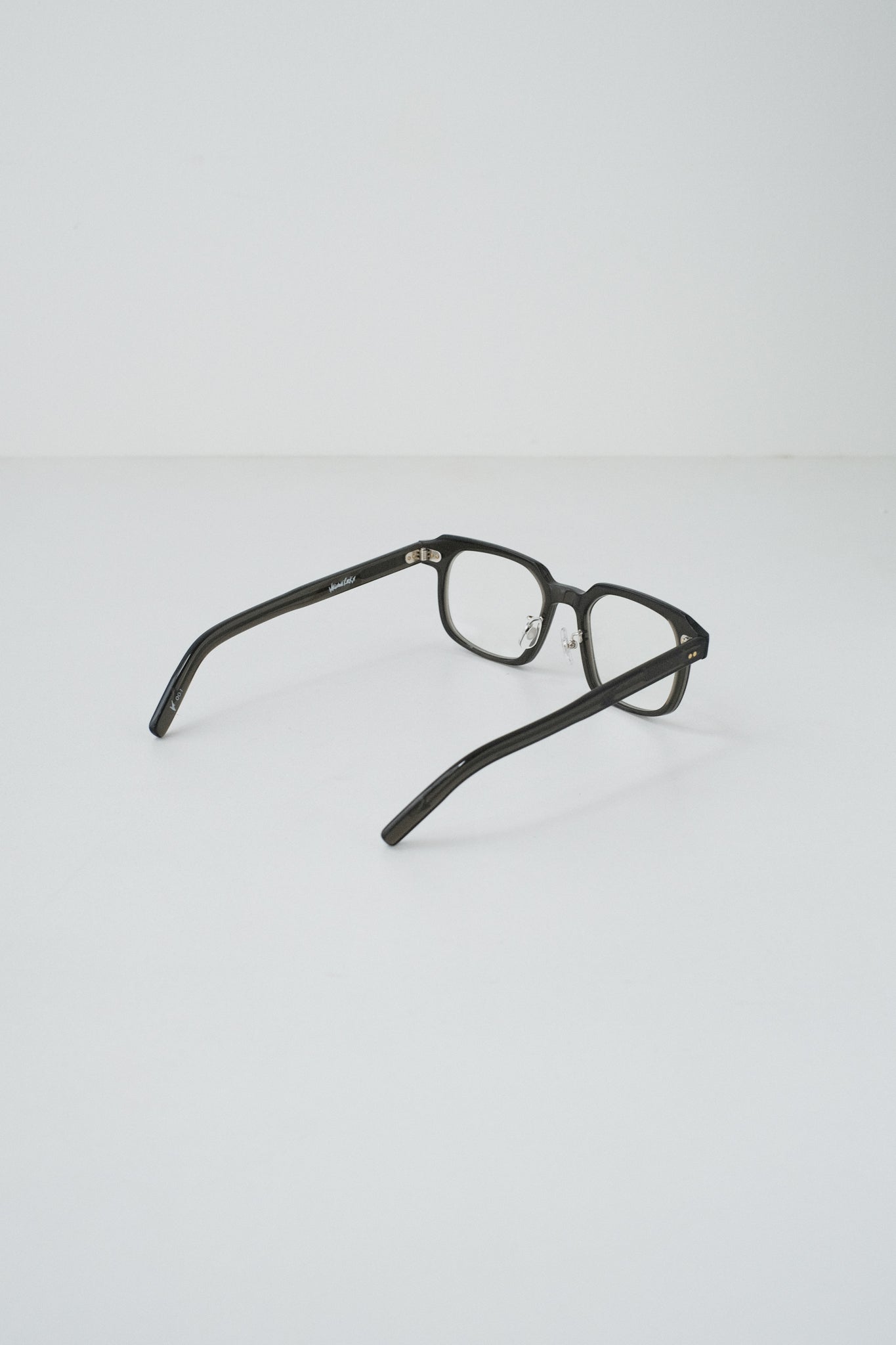VECTOR 001 [Clear Grey]