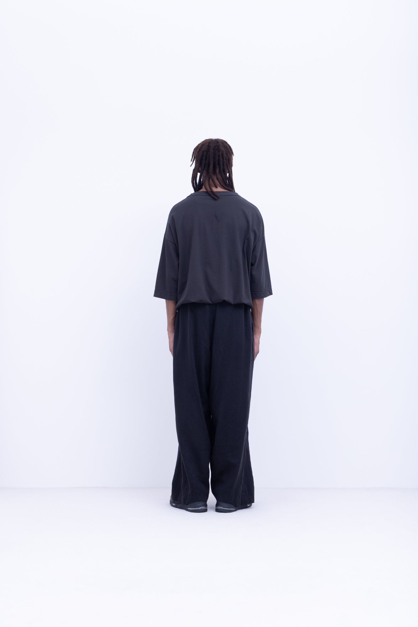 強撚コットンヘビー天竺　クルーネックタックインT / Charcoal Grey［size XS］