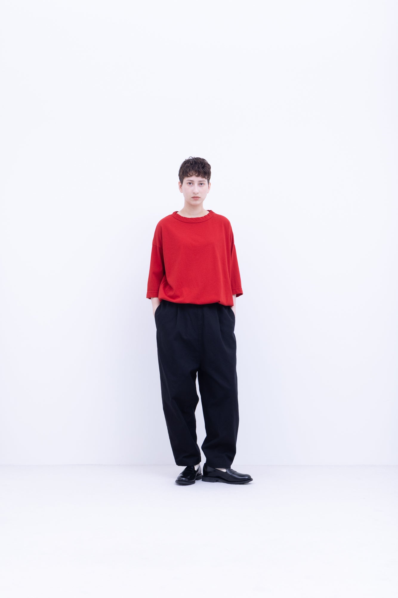 強撚コットンヘビー天竺　クルーネックタックインT / Red［size XS］
