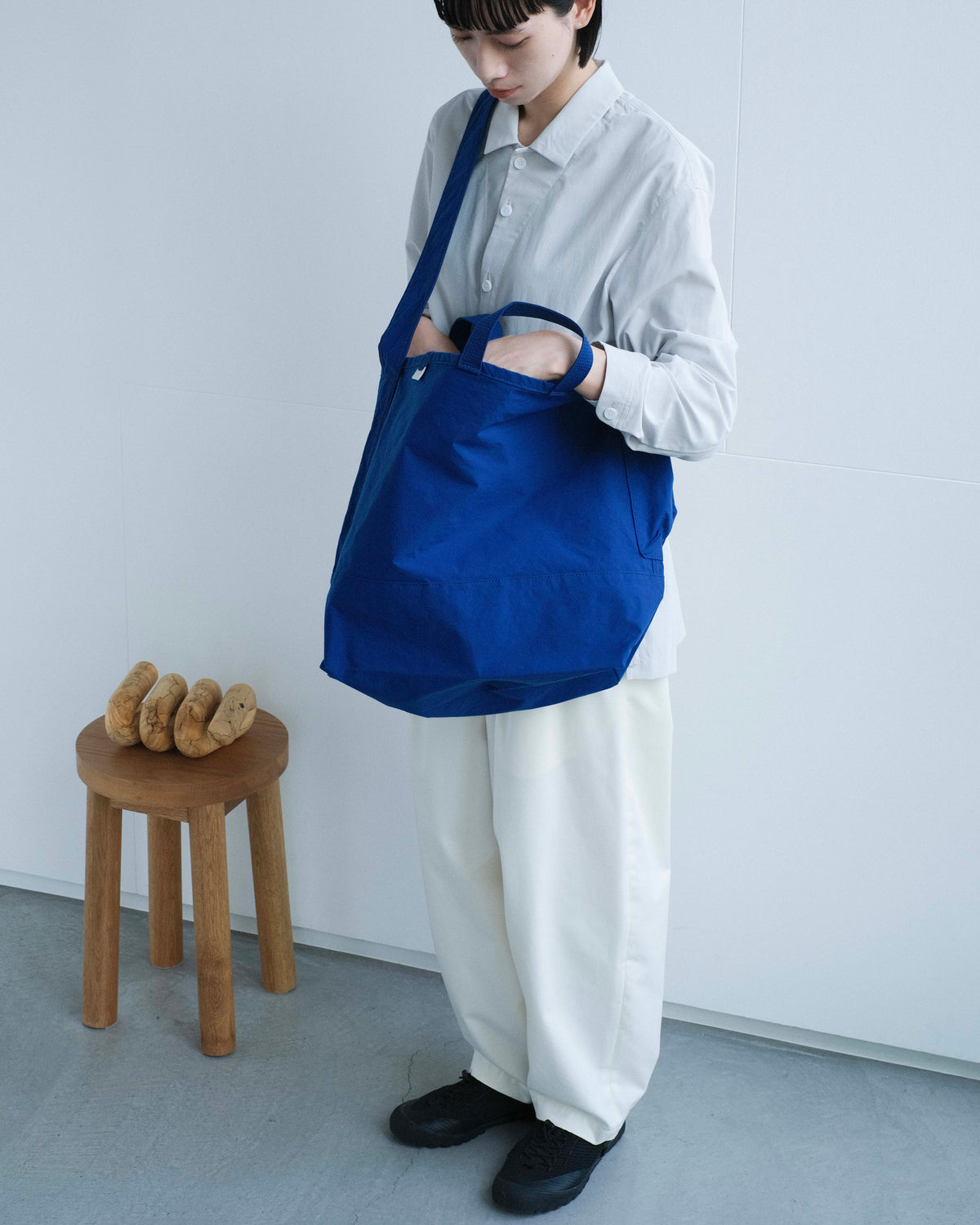 SIDE POCKET TOTE / BLUE / ANUNFOLD